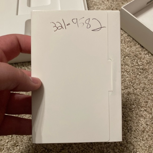 Apple iPad 2 Wi-fi 3G 16 GB white Verizon product box and instructions - Picture 8 of 9